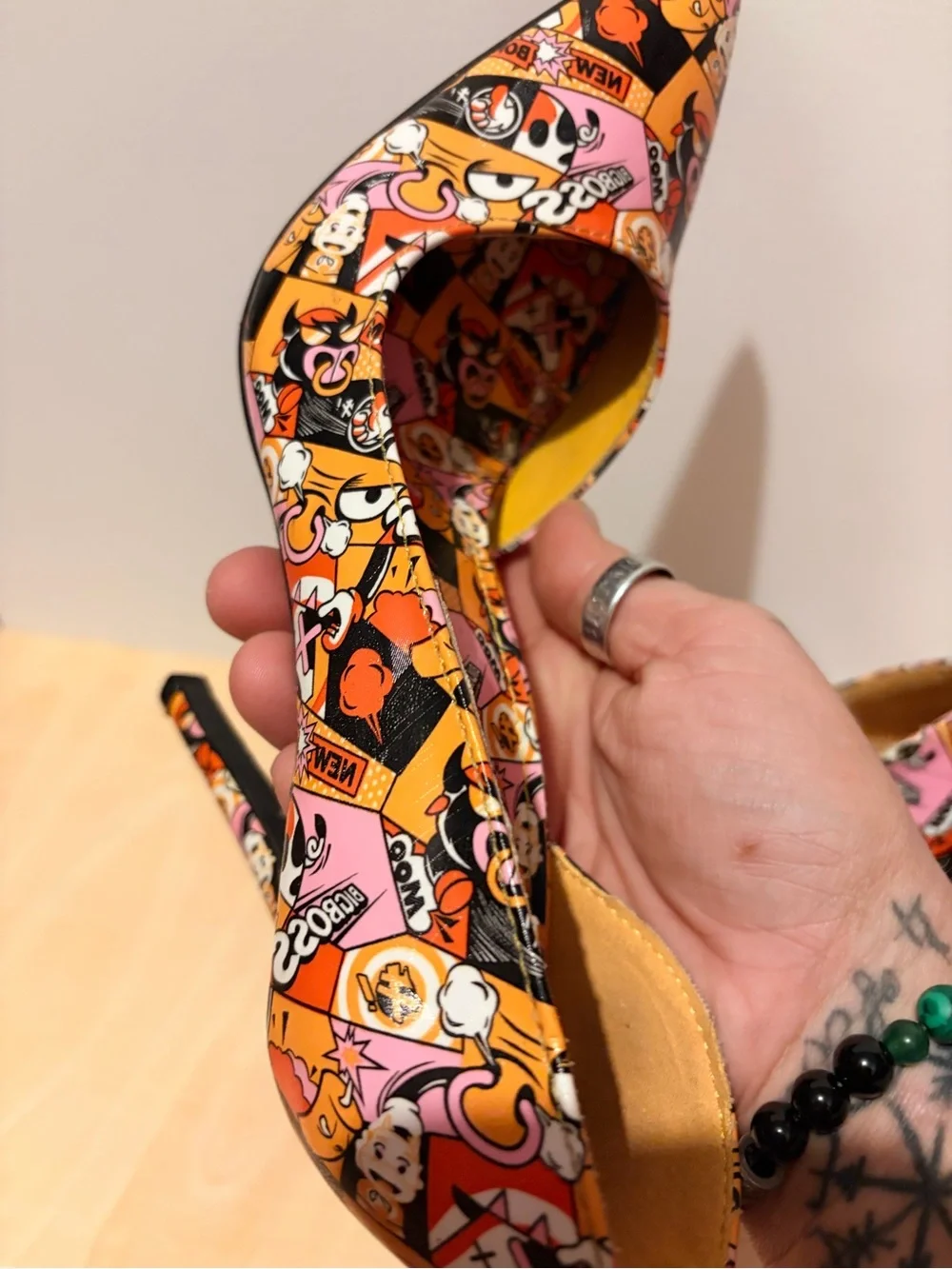 Shoe Republic LA bold graphic